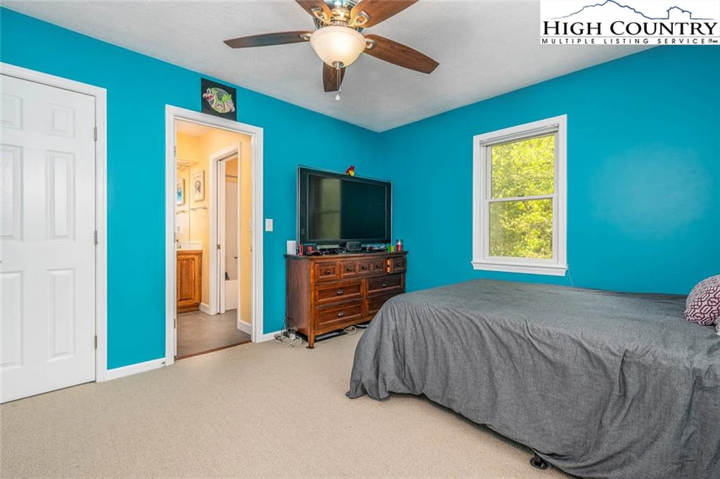 Image number 13 for the current listing