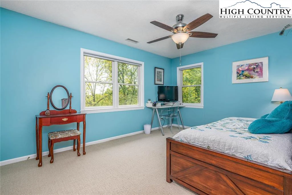 Image number 16 for the current listing