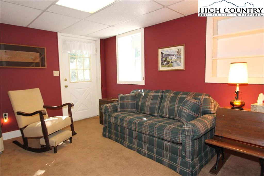 Image number 8 for the current listing