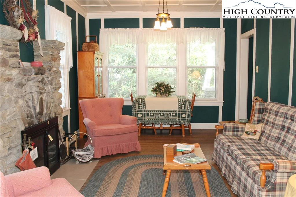 Image number 16 for the current listing