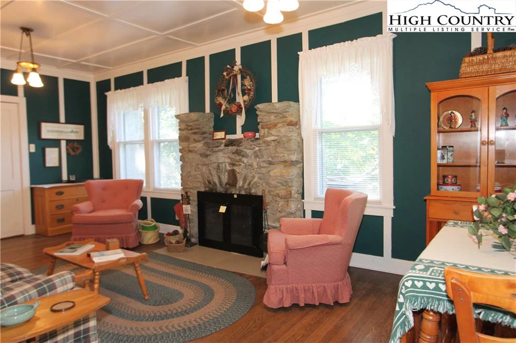 Image number 15 for the current listing
