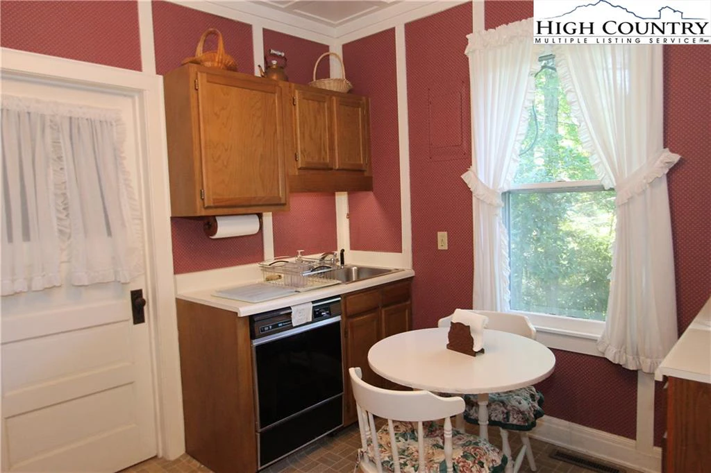 Image number 14 for the current listing