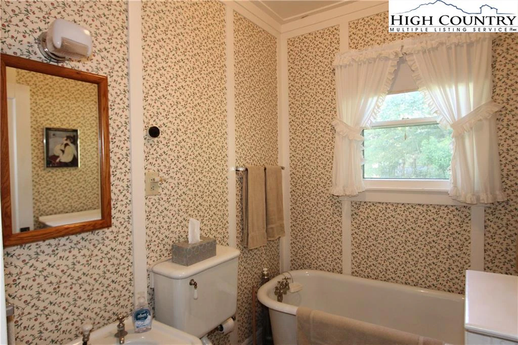 Image number 11 for the current listing