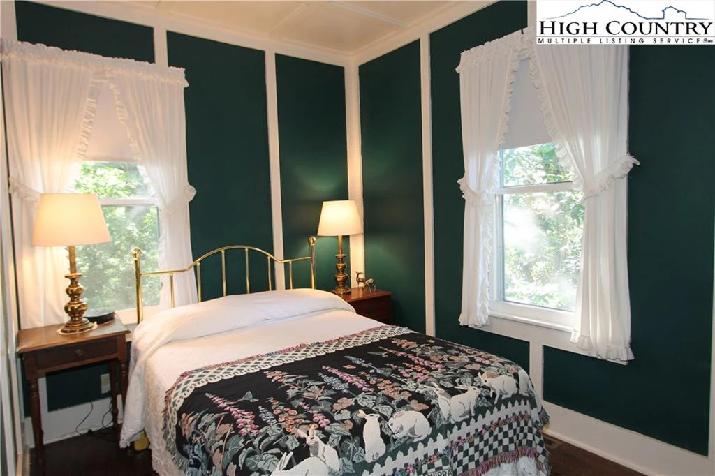 Image number 2 for the current listing