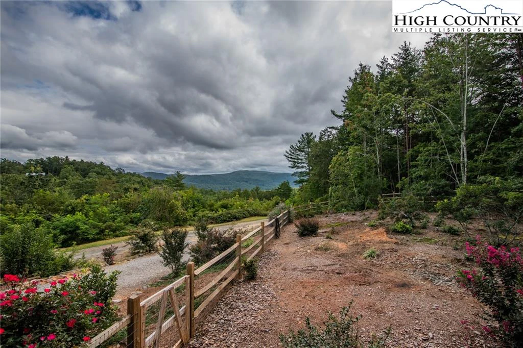 Image number 17 for the current listing