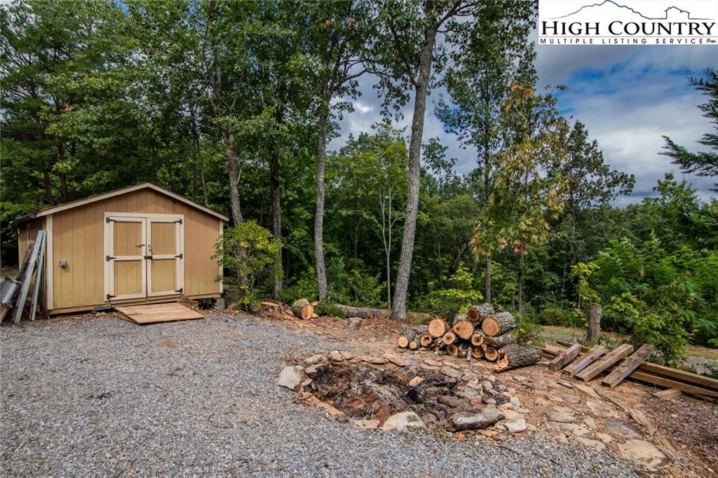 Image number 19 for the current listing