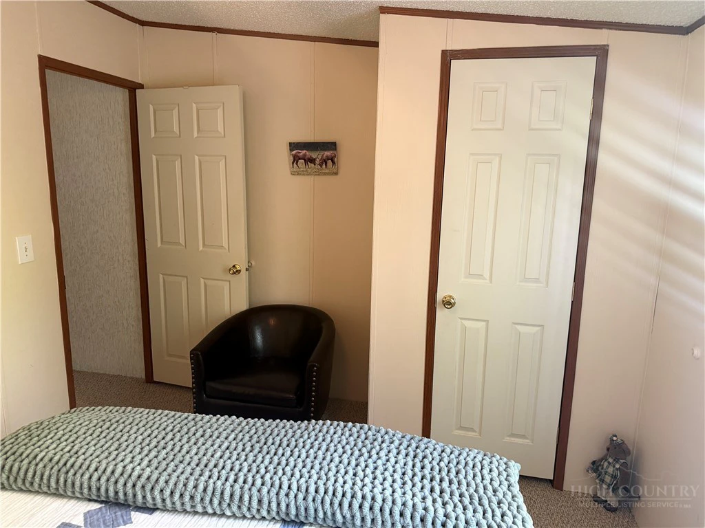 Image number 3 for the current listing