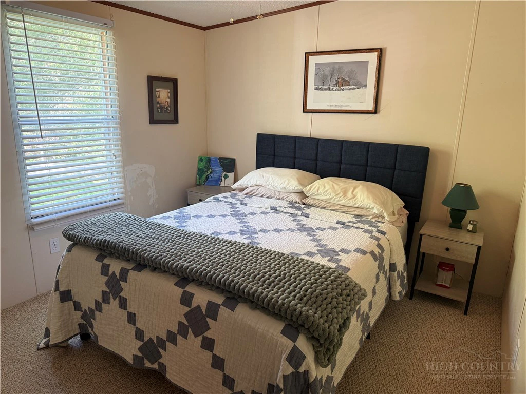 Image number 4 for the current listing