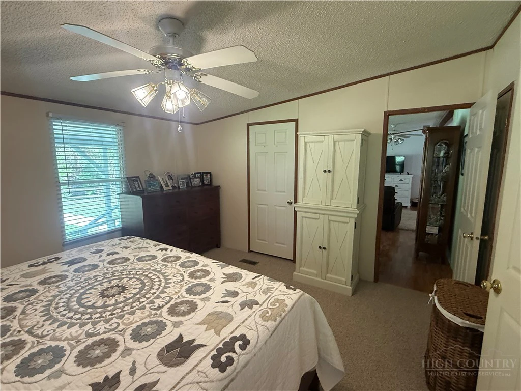 Image number 8 for the current listing