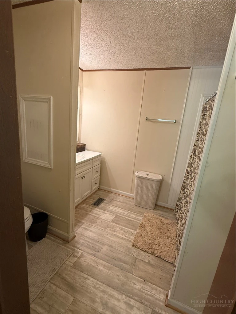 Image number 9 for the current listing