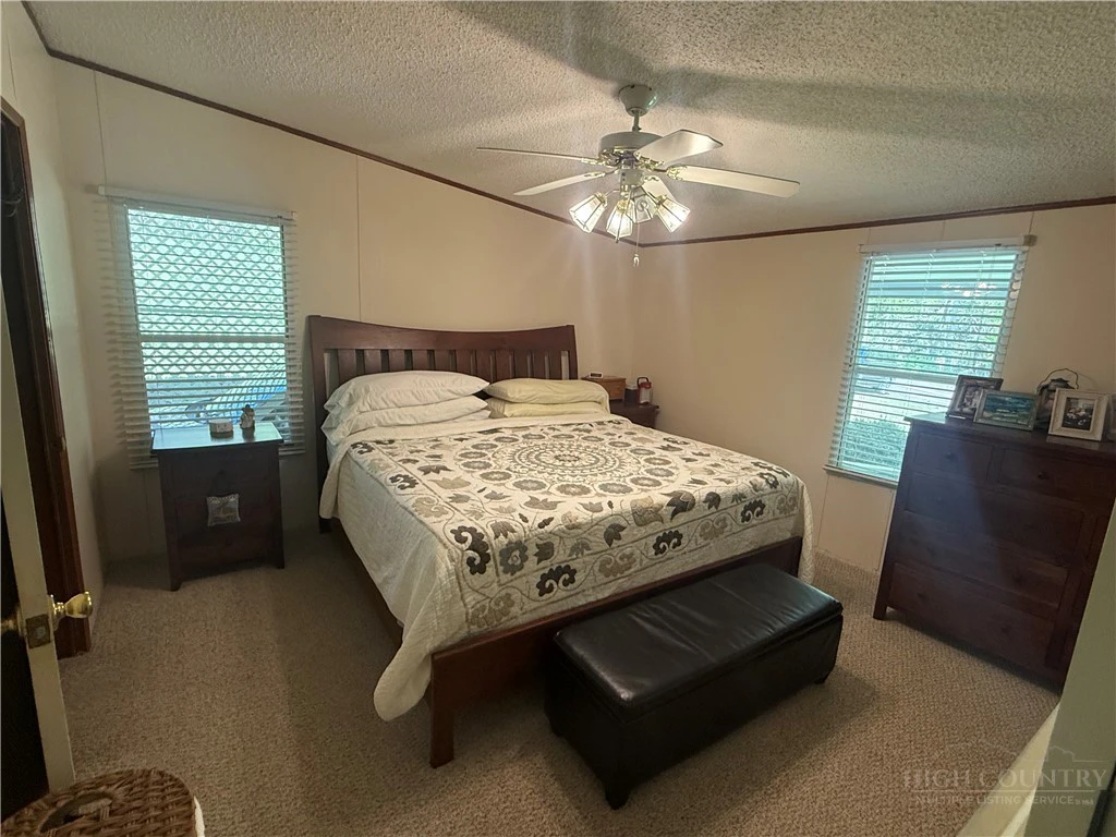Image number 11 for the current listing