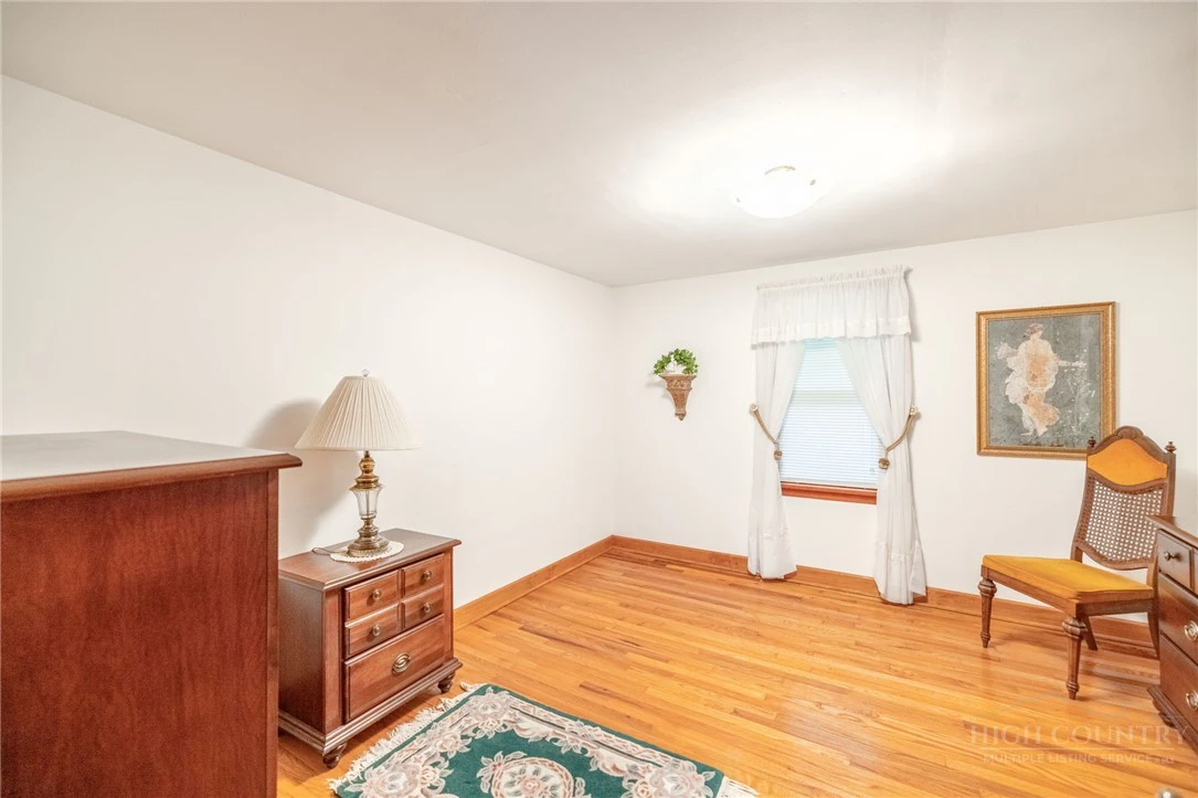 Image number 3 for the current listing