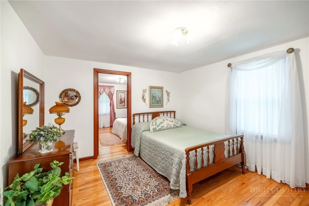Image number 6 for the current listing