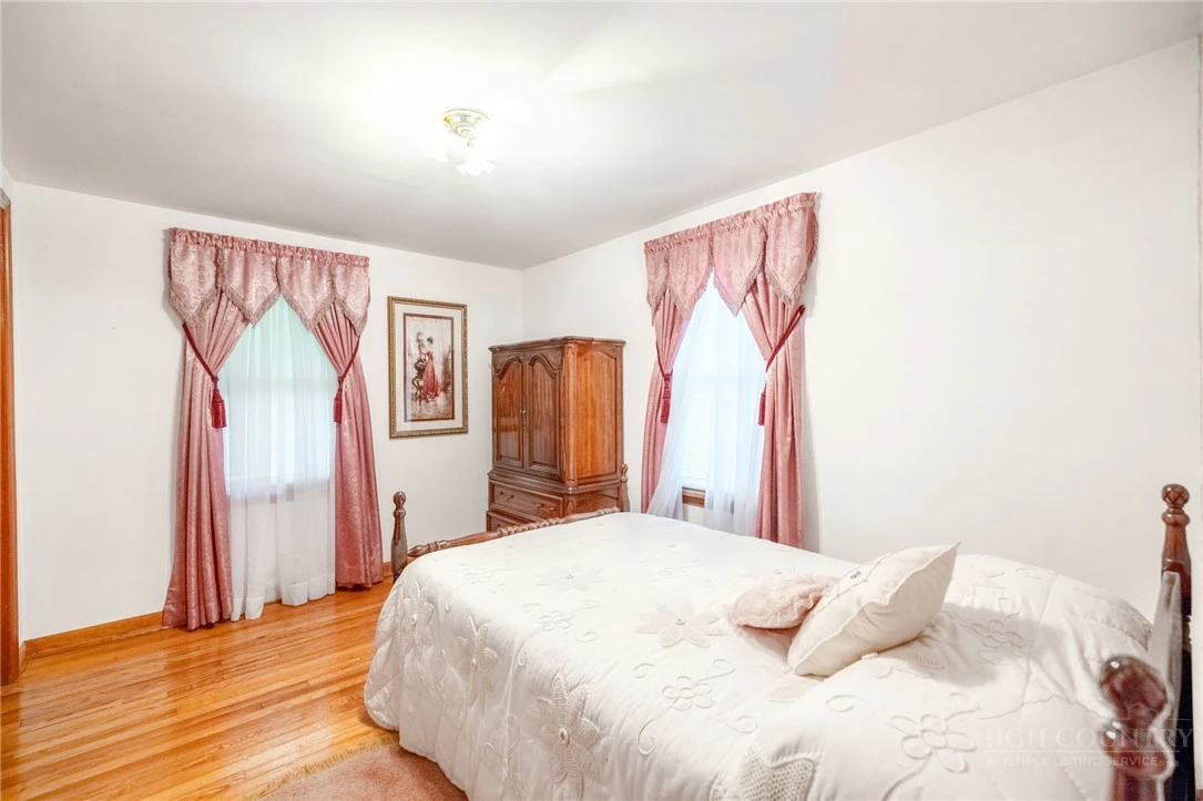 Image number 7 for the current listing