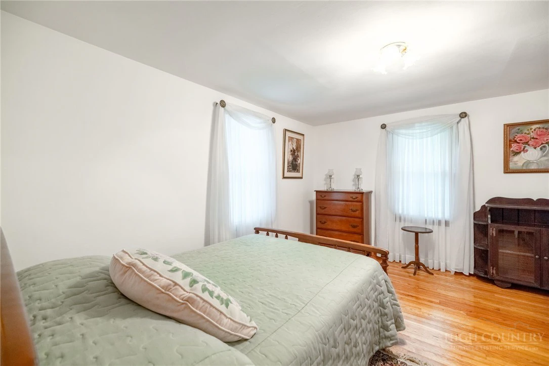 Image number 8 for the current listing