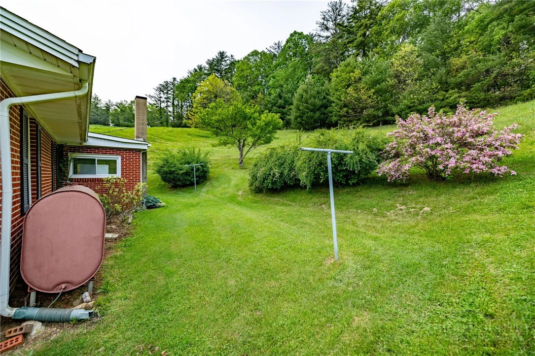 Image number 9 for the current listing