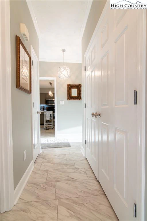 Image number 2 for the current listing