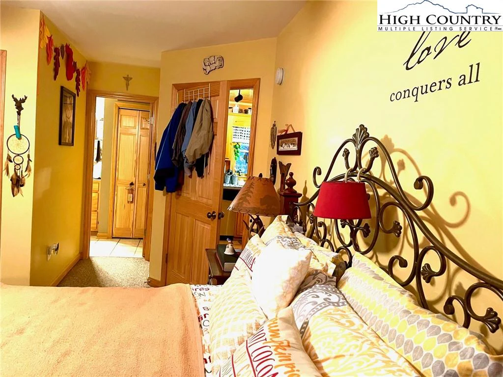 Image number 14 for the current listing