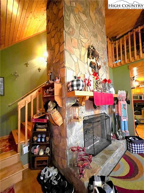 Image number 4 for the current listing