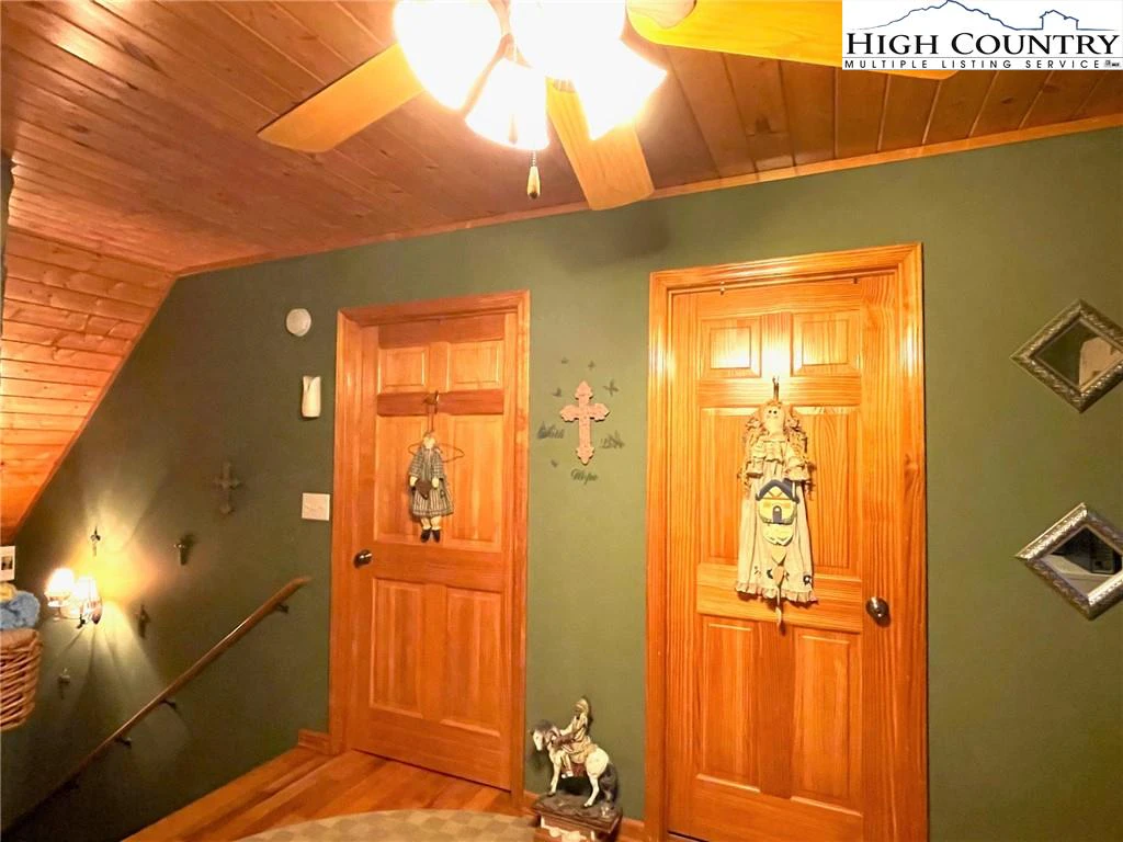 Image number 6 for the current listing