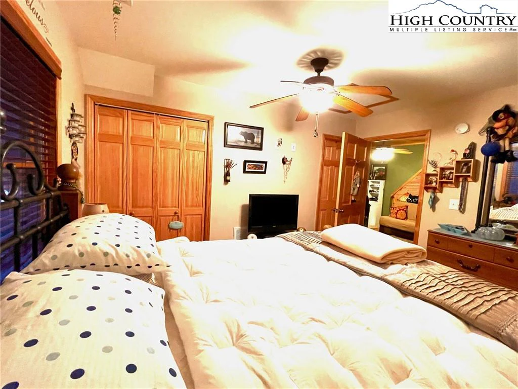 Image number 10 for the current listing