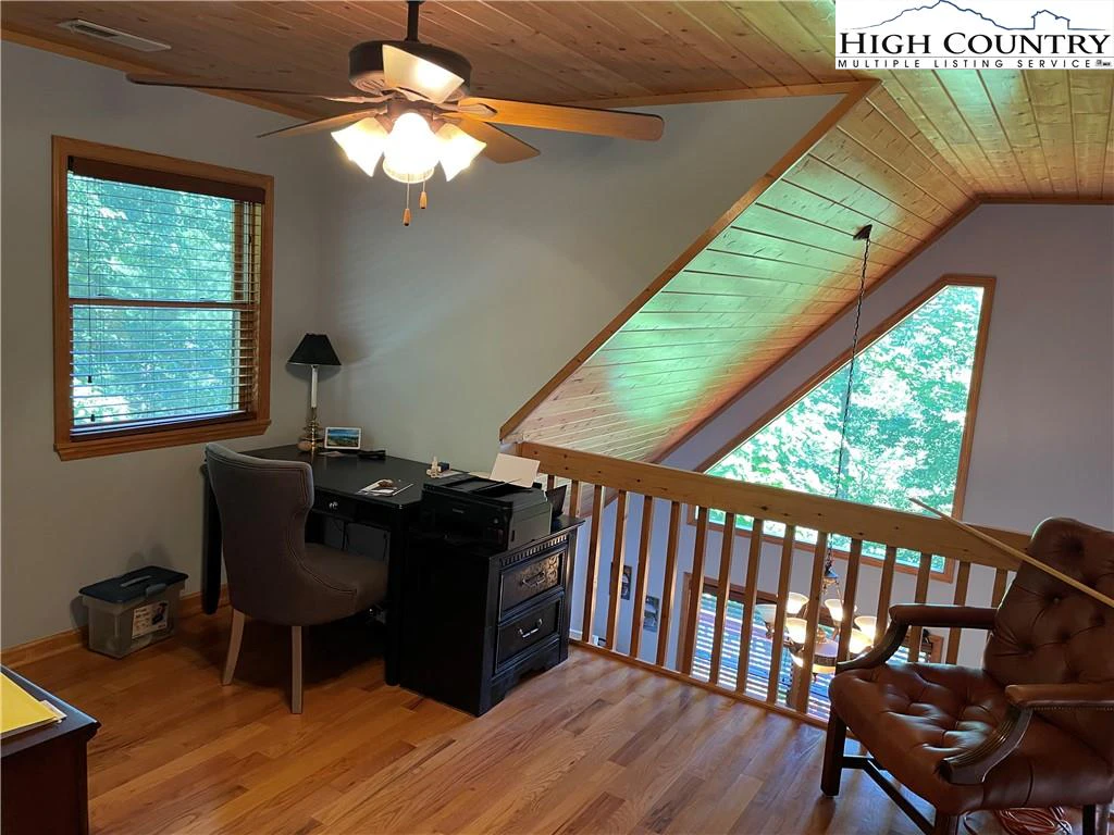 Image number 16 for the current listing
