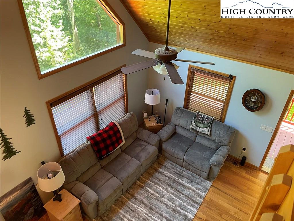 Image number 2 for the current listing