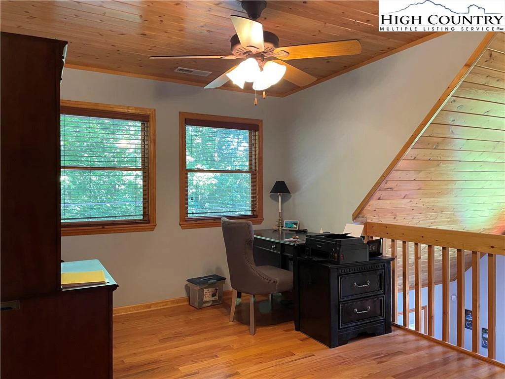 Image number 10 for the current listing