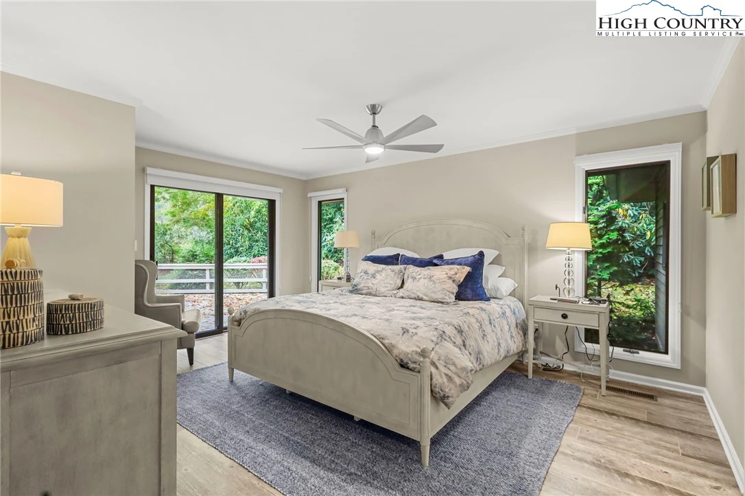 Image number 3 for the current listing