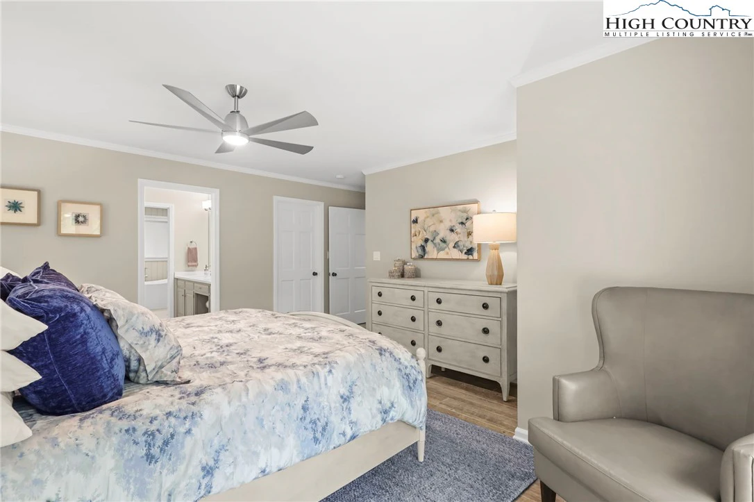 Image number 5 for the current listing
