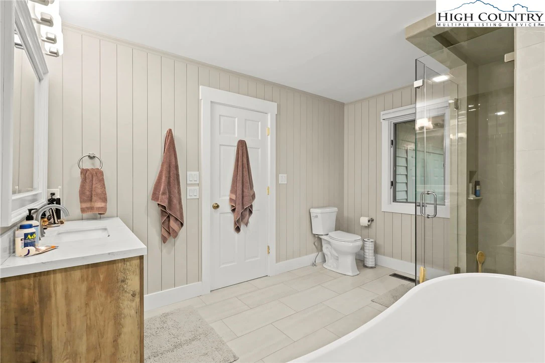 Image number 8 for the current listing