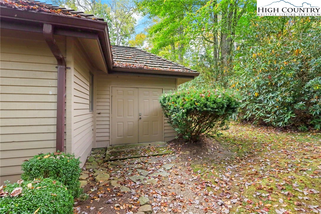 Image number 21 for the current listing