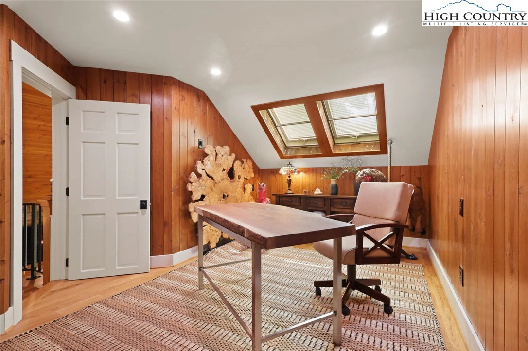 Image number 2 for the current listing