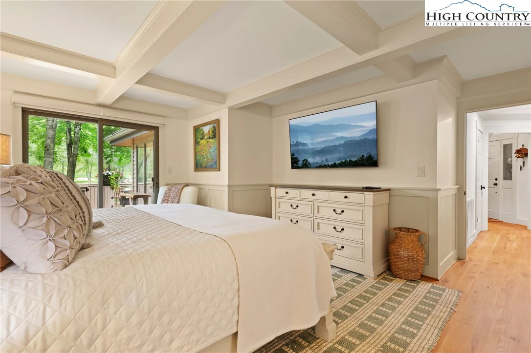 Image number 3 for the current listing