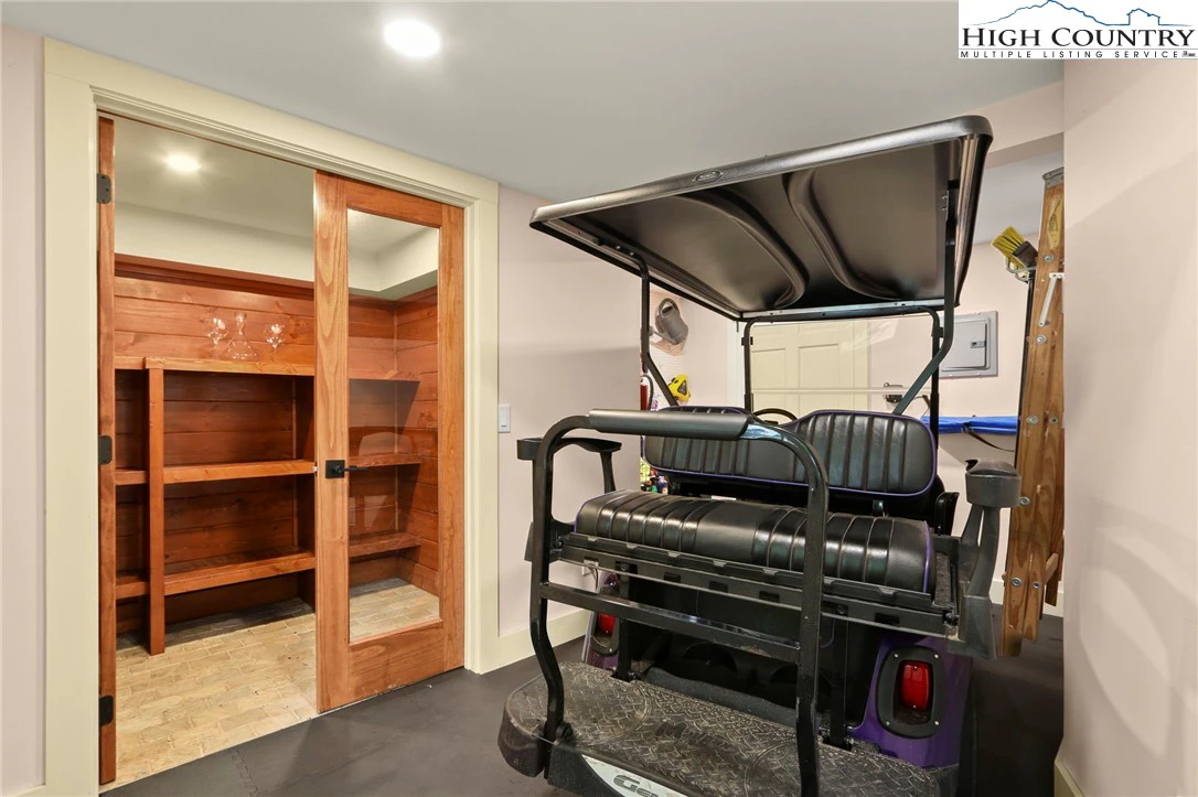 Image number 1 for the current listing