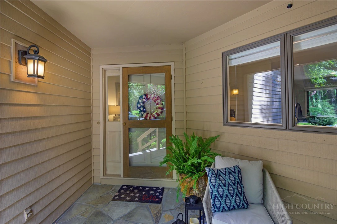 Image number 21 for the current listing