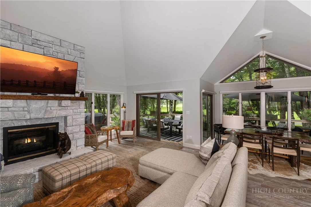 Image number 5 for the current listing