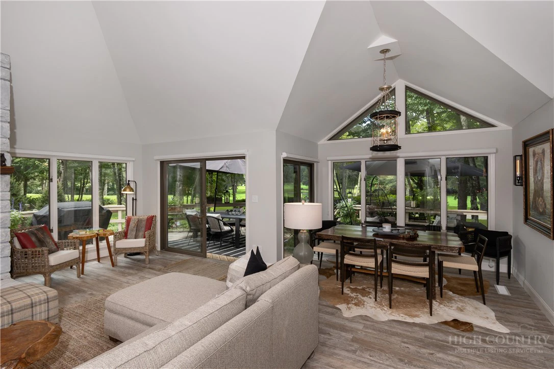 Image number 7 for the current listing