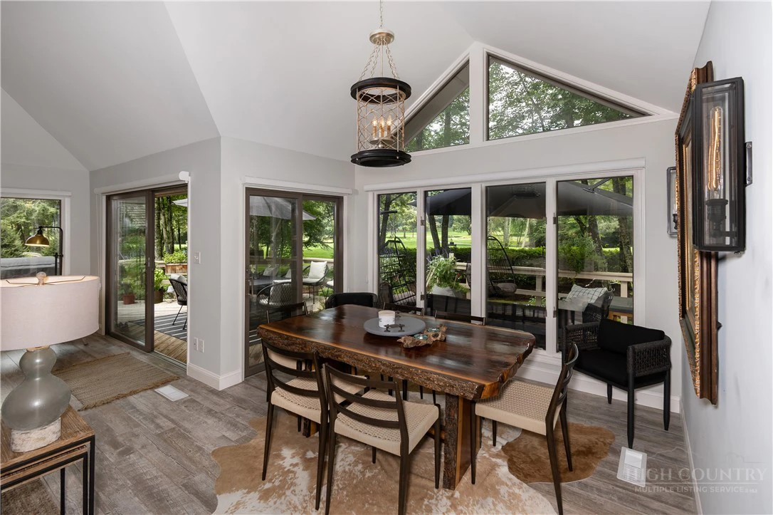 Image number 8 for the current listing