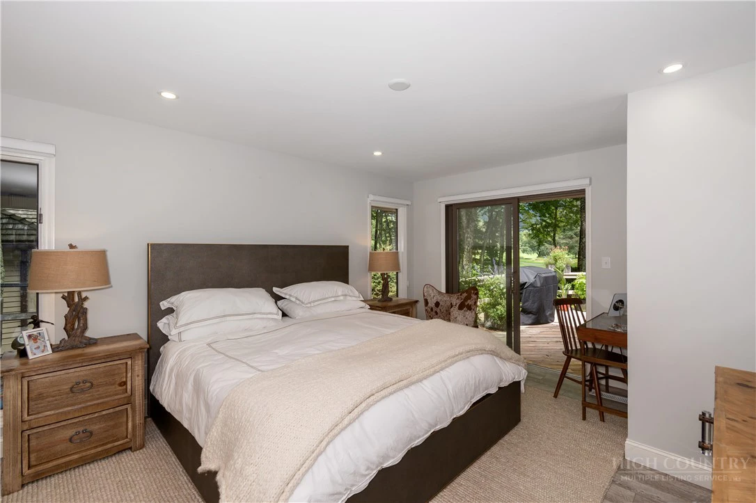 Image number 9 for the current listing