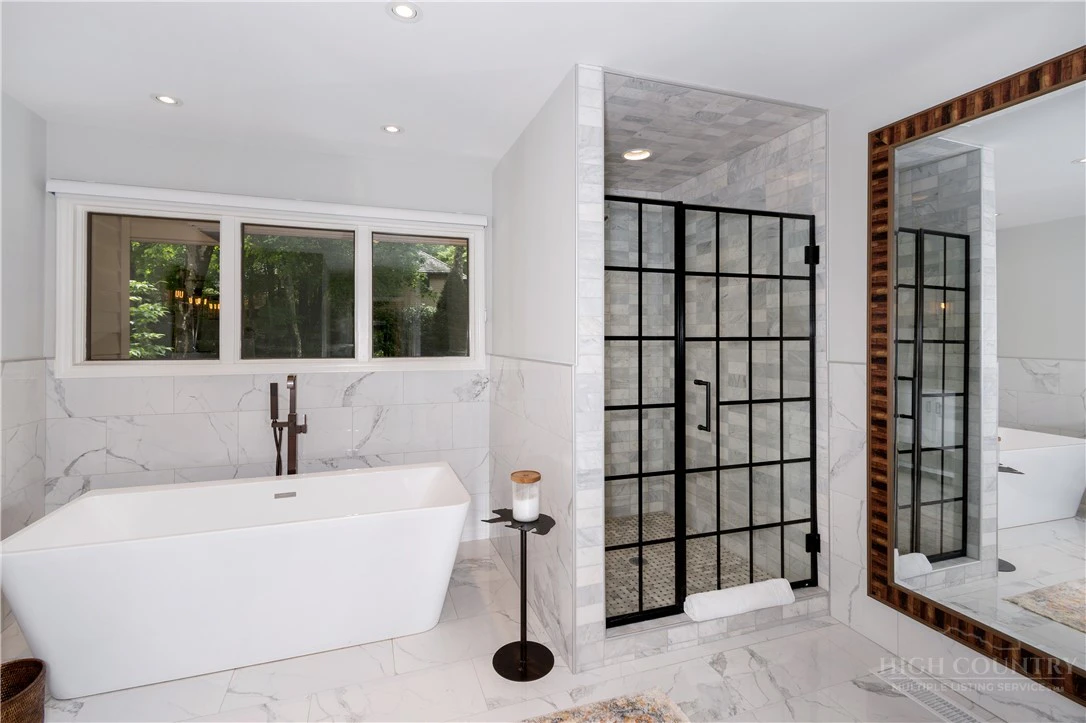 Image number 13 for the current listing