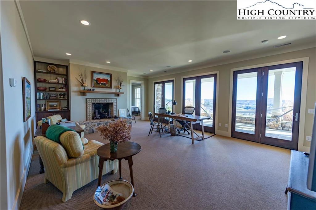 Image number 4 for the current listing