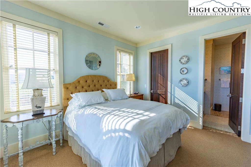 Image number 7 for the current listing