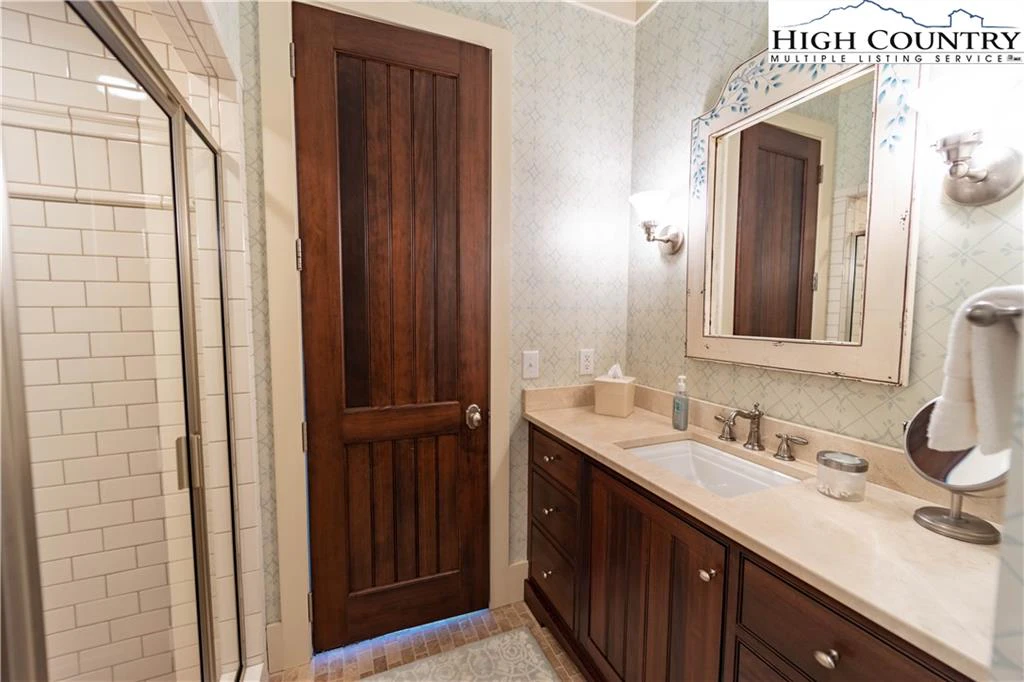 Image number 10 for the current listing