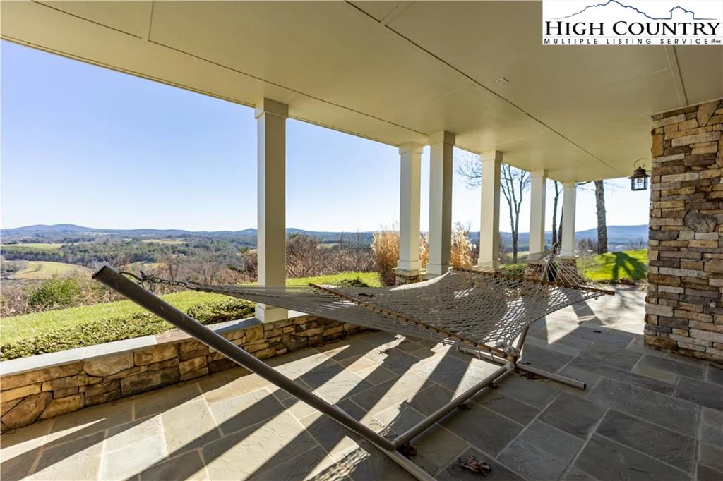 Image number 17 for the current listing