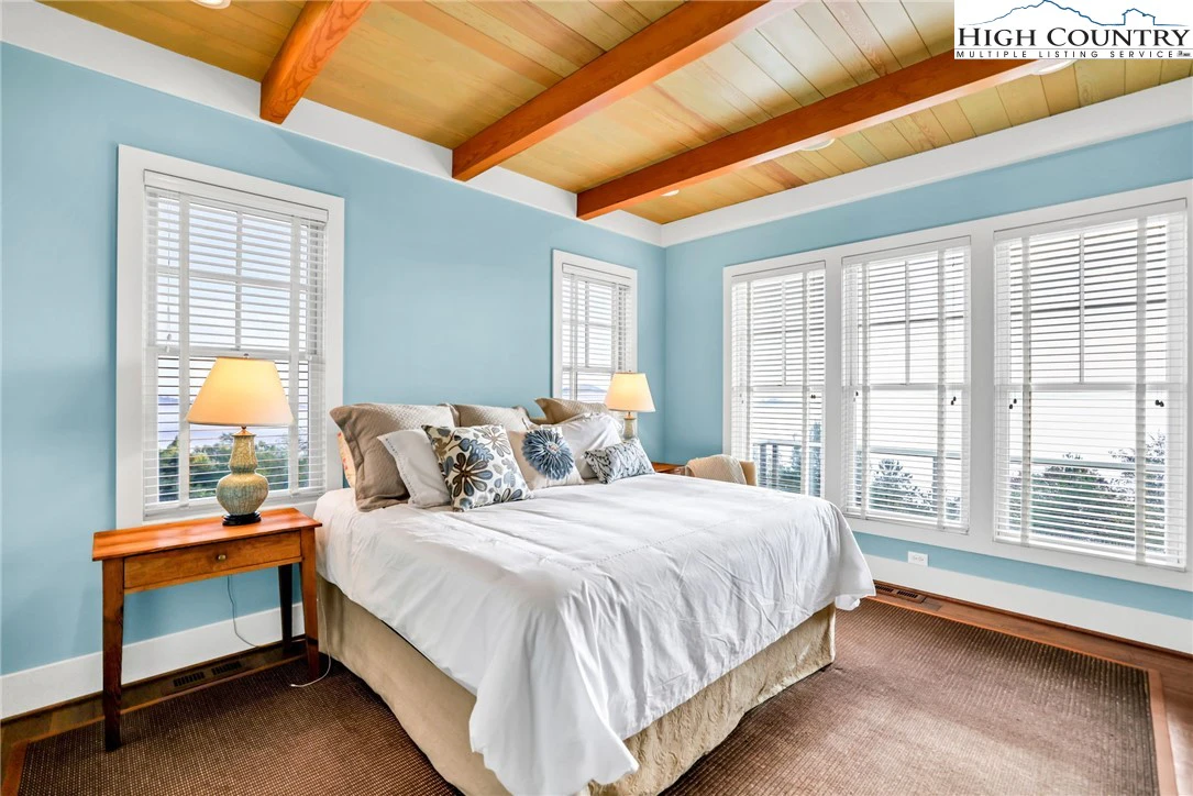Image number 3 for the current listing
