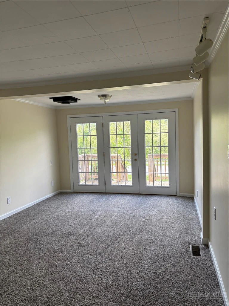 Image number 20 for the current listing