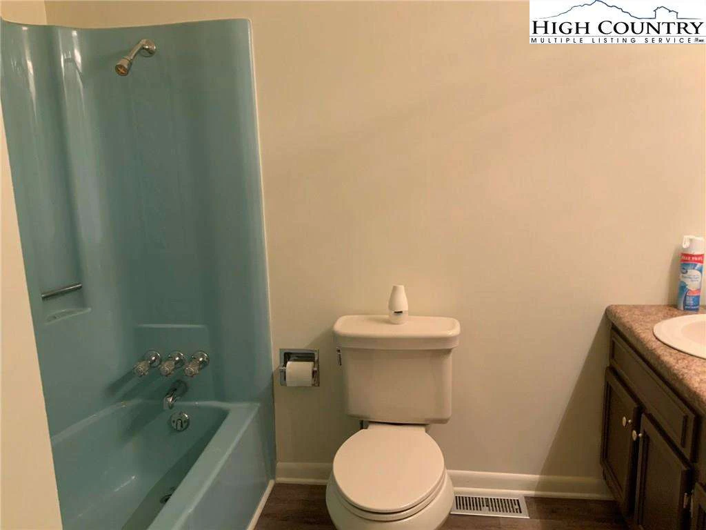 Image number 3 for the current listing