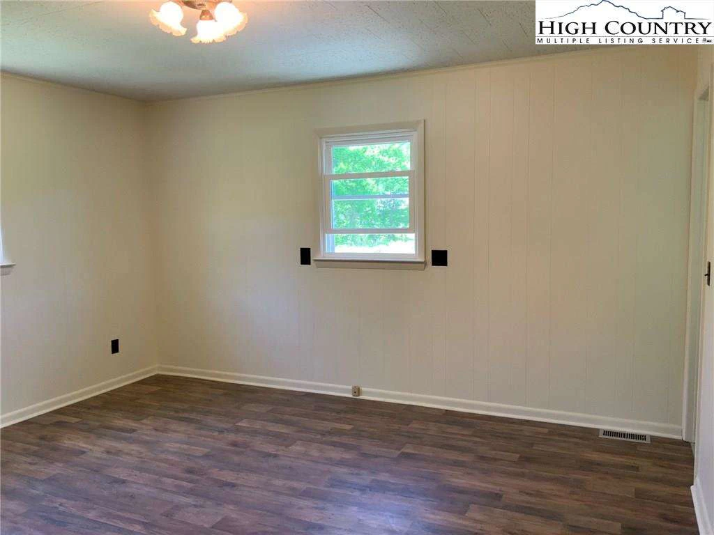 Image number 6 for the current listing