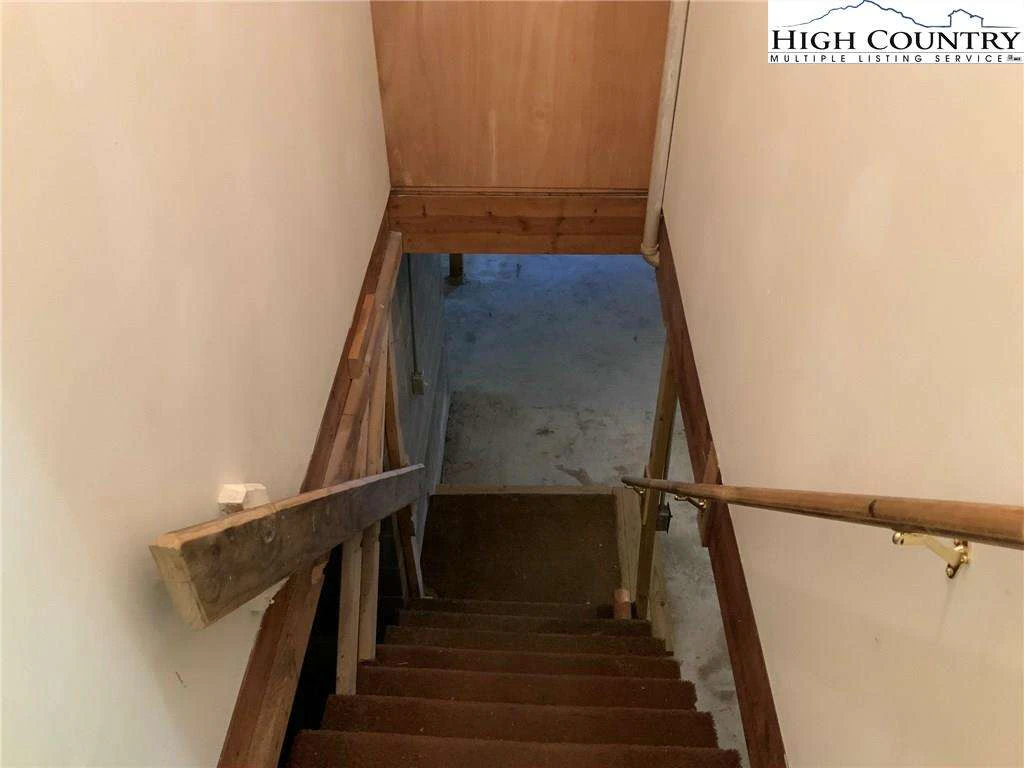 Image number 2 for the current listing